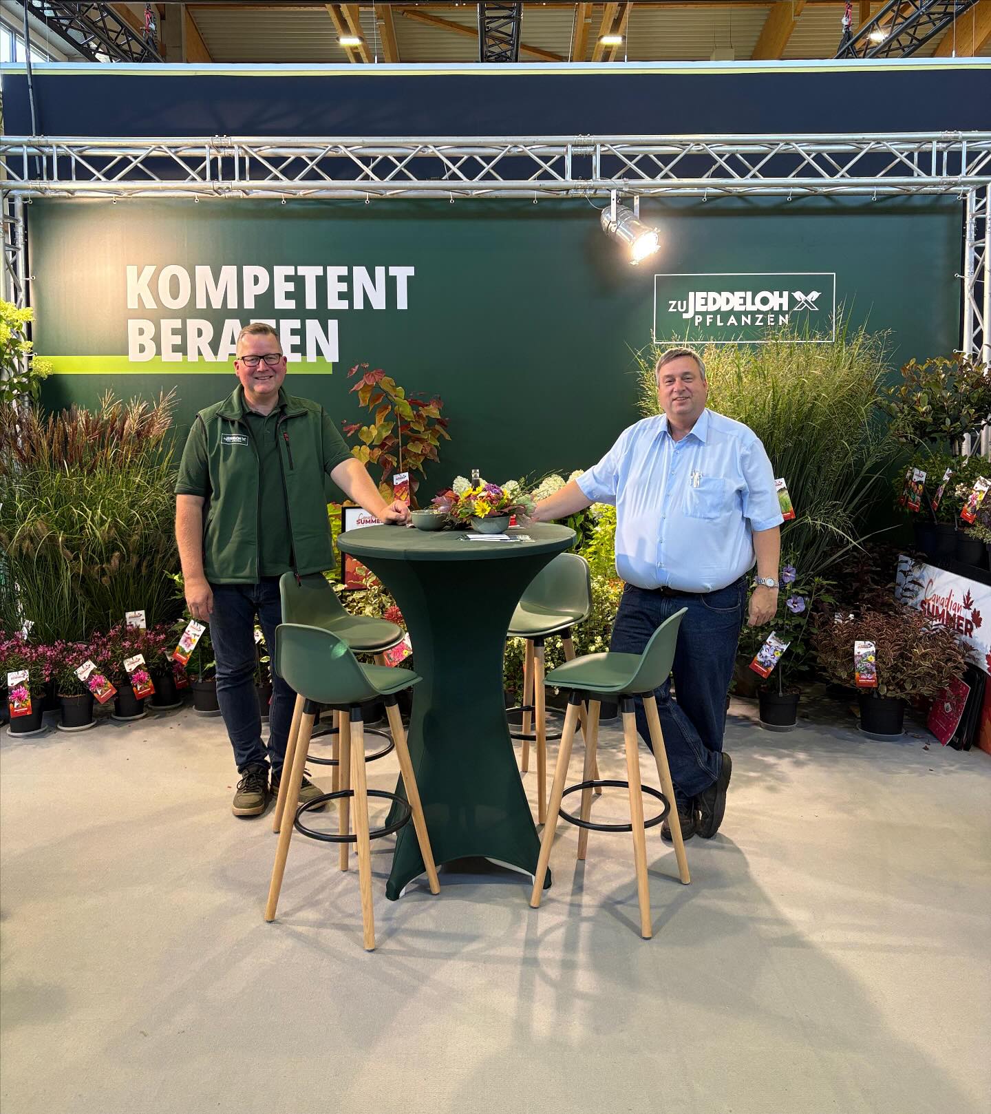 Gestern und heute waren unsere Kollegen Jan und Rüdiger auf der Pro Garten & Tier Messe in Kassel vertreten😊🌿 – vielen Dank an alle, die uns auf unserem Stand besucht haben! Wir haben uns über das große Interesse und die netten Gespräche sehr gefreut! 😊