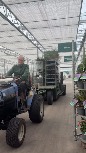 Das Gartencenter der Zukunft entsteht genau JETZT! 🌿🔨
Wir stecken mitten in den Aufbauarbeiten für unsere Hausmesse – und du willst wissen, wie die Zukunft aussieht?
Dann besuche uns und erlebe es bald hautnah!
🗓️ 01. November – 18. Dezember
Jetzt Termin vereinbaren!
.
Nur für Fachbesucher!